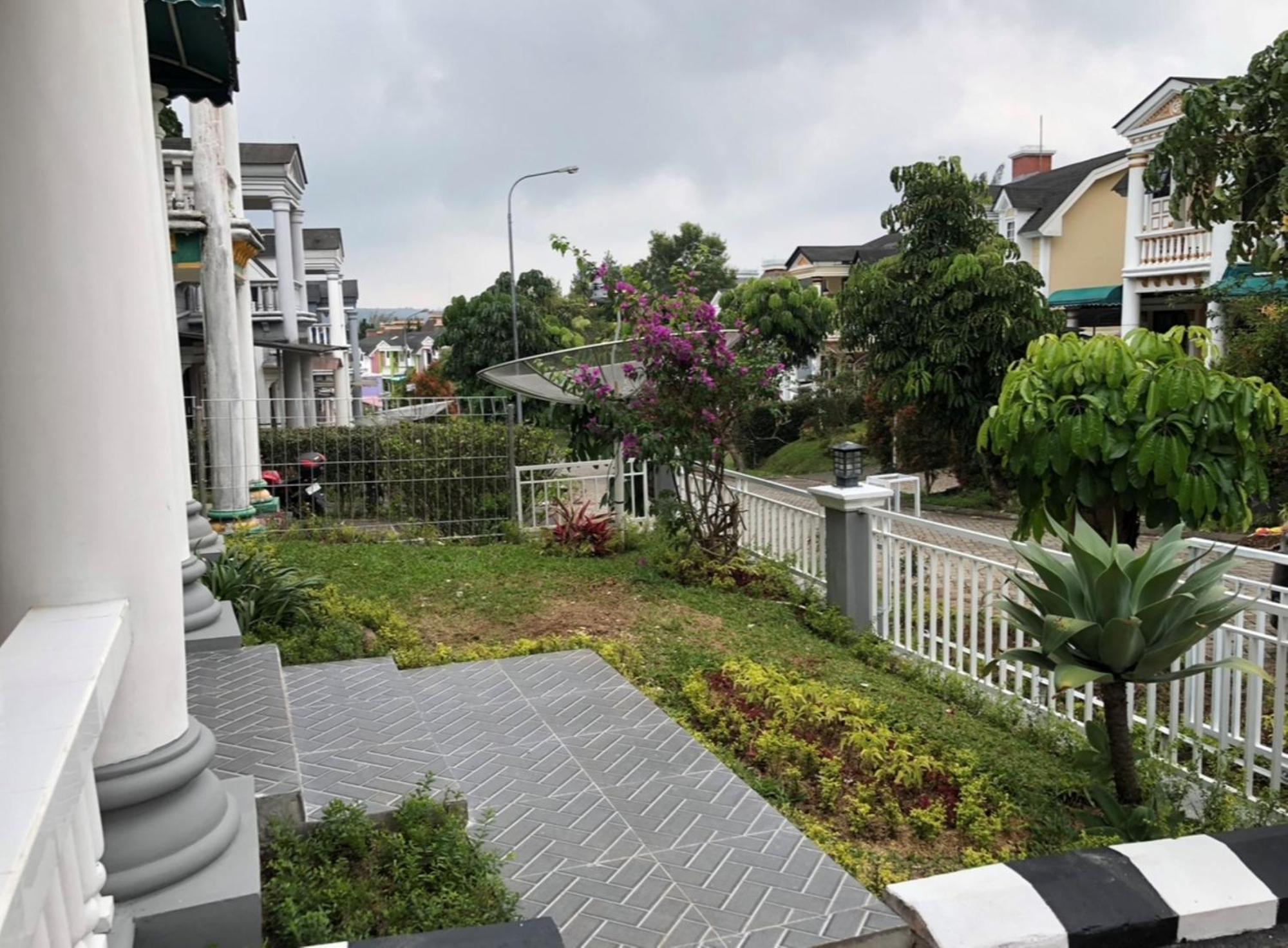 Eton Asia Villas-Kota Bunga Puncak Exterior photo