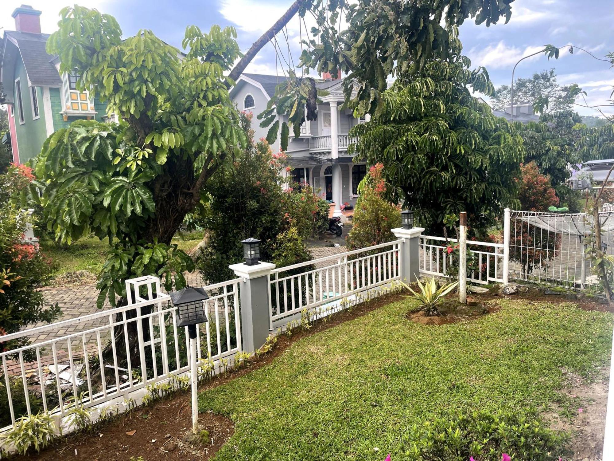 Eton Asia Villas-Kota Bunga Puncak Exterior photo