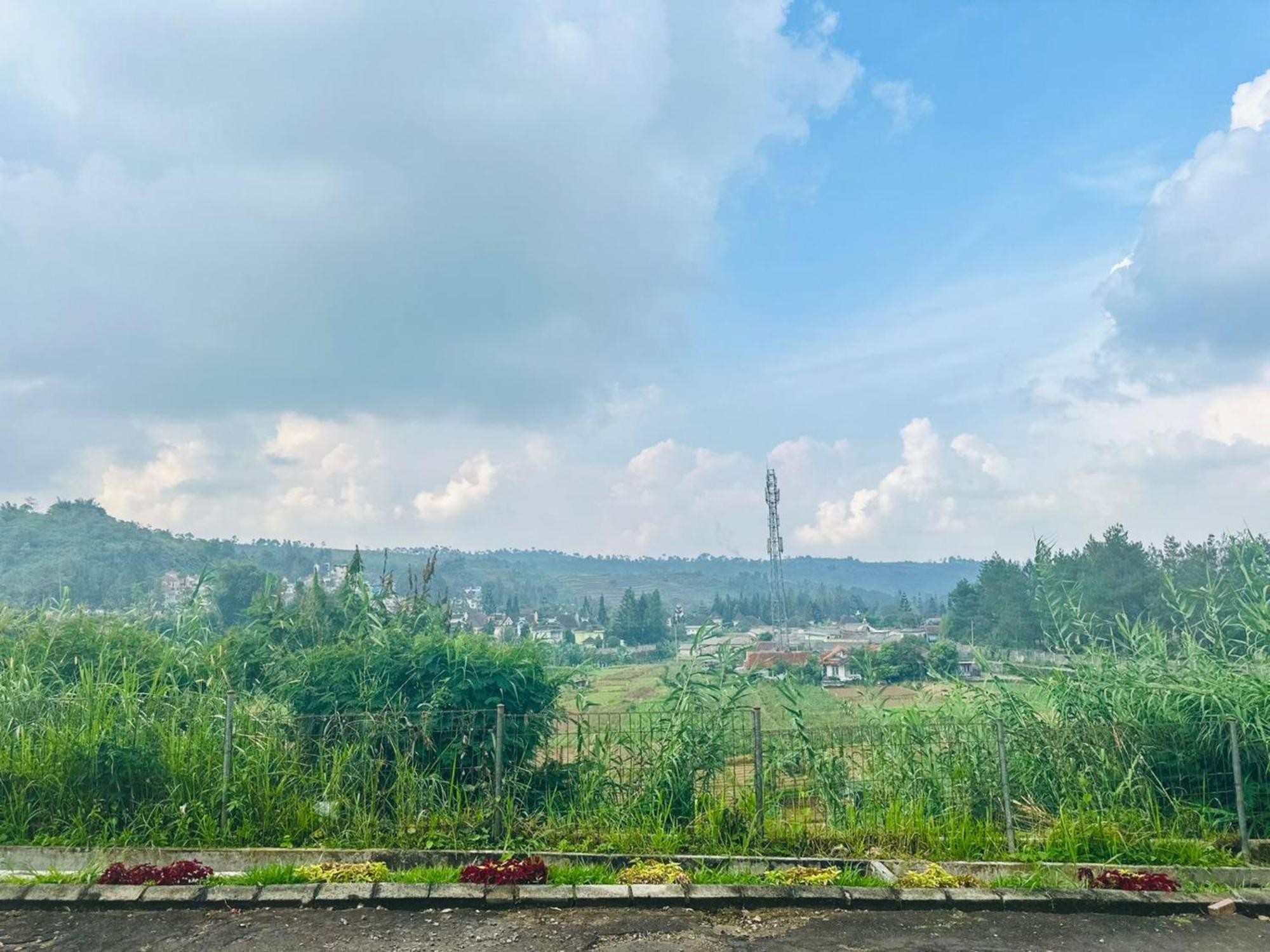 Eton Asia Villas-Kota Bunga Puncak Exterior photo