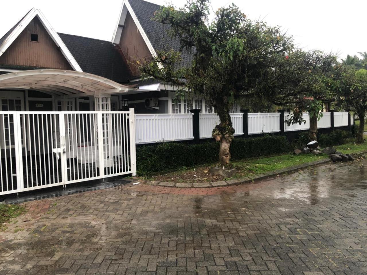 Eton Asia Villas-Kota Bunga Puncak Exterior photo